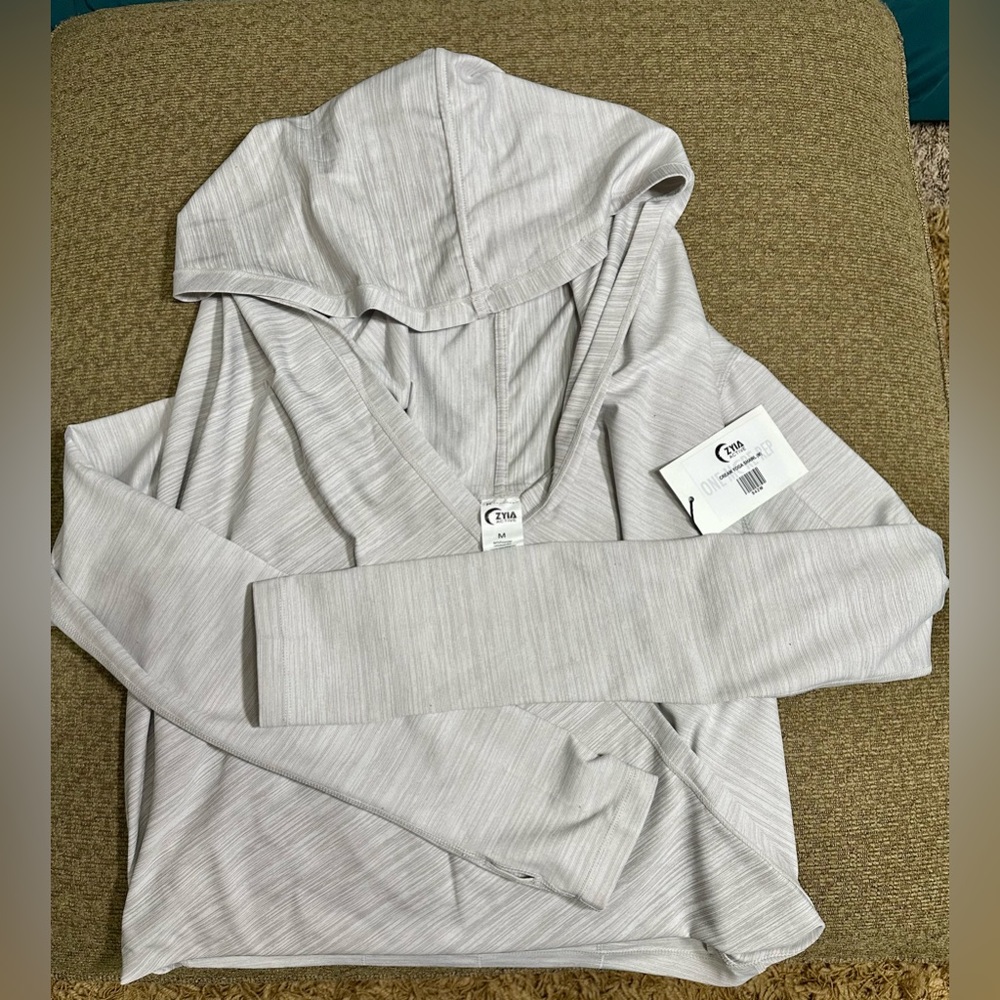 Zyia Activewear Yoga Shawl. Women’s MEDIUM. NWT.